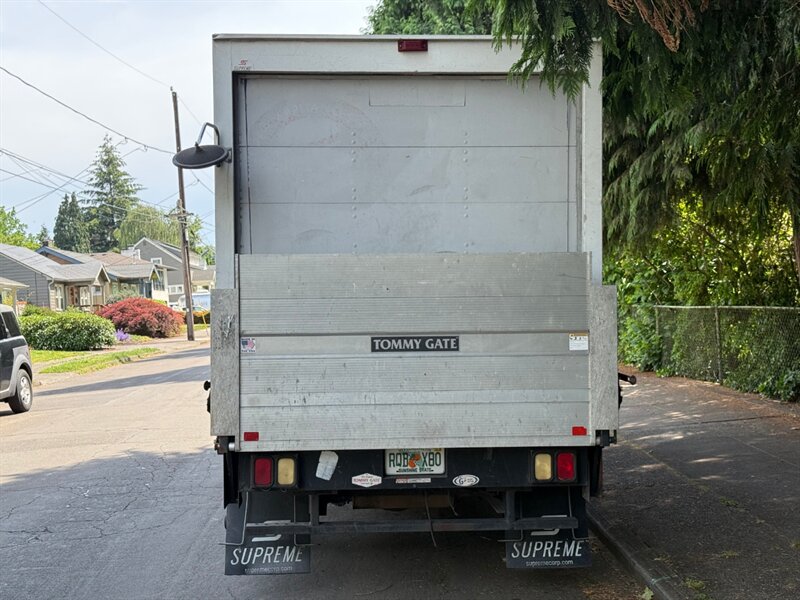 2017 Chevrolet Express 3500 box truck w/ tommy gate lift - Photo 5 - Portland, OR 97202