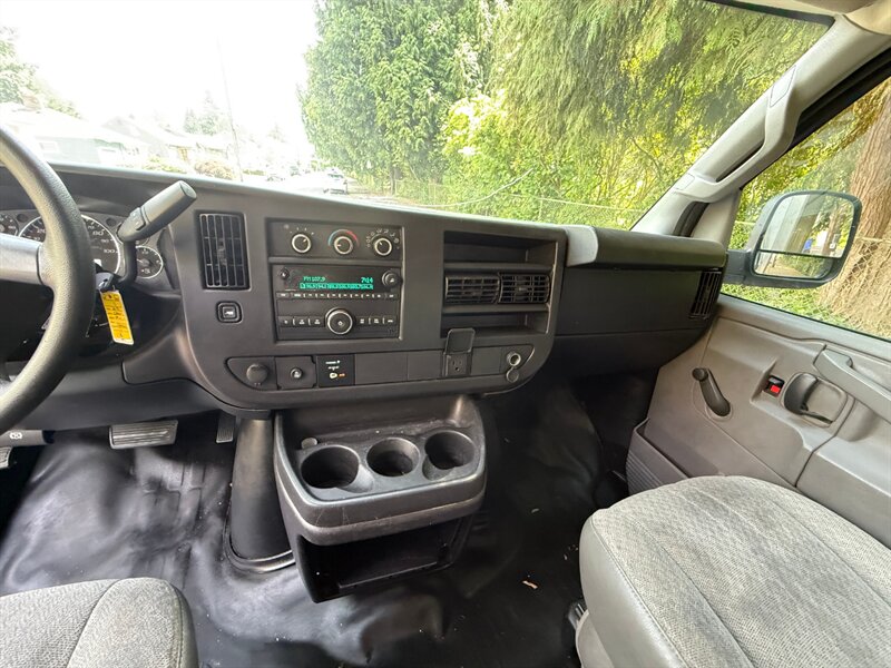 2017 Chevrolet Express 3500 box truck w/ tommy gate lift - Photo 13 - Portland, OR 97202