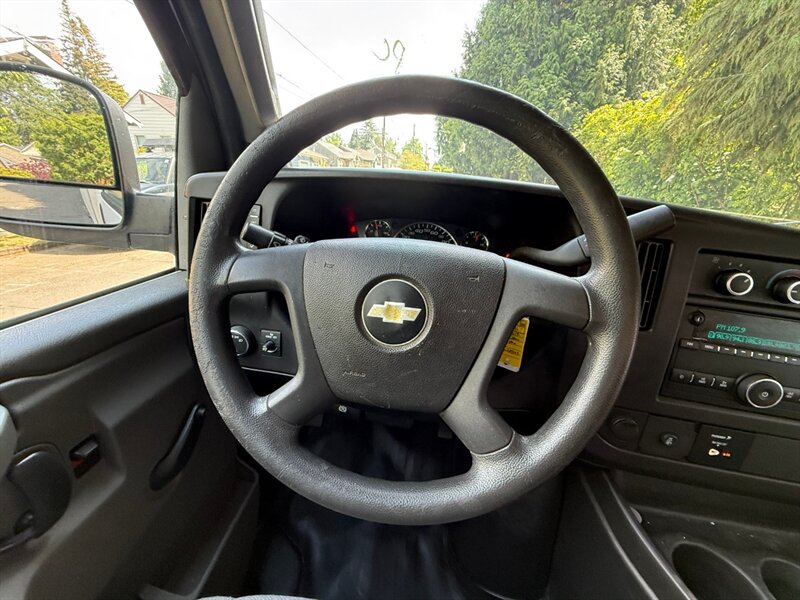 2017 Chevrolet Express 3500 box truck w/ tommy gate lift - Photo 18 - Portland, OR 97202
