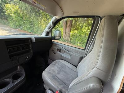 2017 Chevrolet Express 3500 box truck w/ tommy gate lift - Photo 14 - Portland, OR 97202