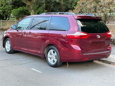 2017 Toyota Sienna LE 8-Passenger   - Photo 3 - Portland, OR 97202