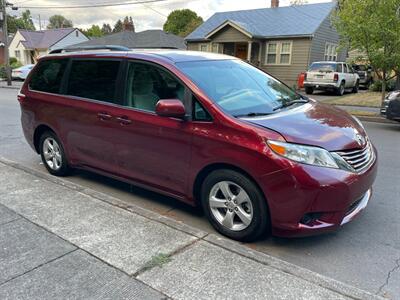 2017 Toyota Sienna LE 8-Passenger   - Photo 6 - Portland, OR 97202