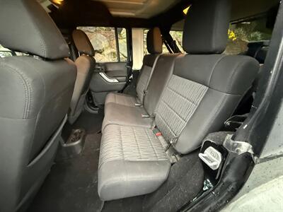 2011 Jeep Wrangler Unlimited Rubicon   - Photo 14 - Portland, OR 97202