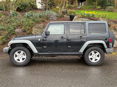 2011 Jeep Wrangler Unlimited Rubicon   - Photo 2 - Portland, OR 97202