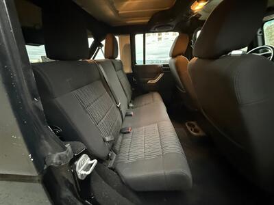 2011 Jeep Wrangler Unlimited Rubicon   - Photo 13 - Portland, OR 97202