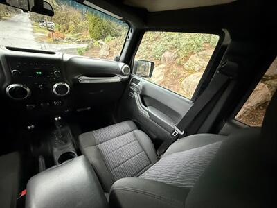 2011 Jeep Wrangler Unlimited Rubicon   - Photo 17 - Portland, OR 97202