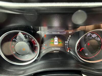 2018 Dodge Challenger SXT   - Photo 14 - Portland, OR 97202