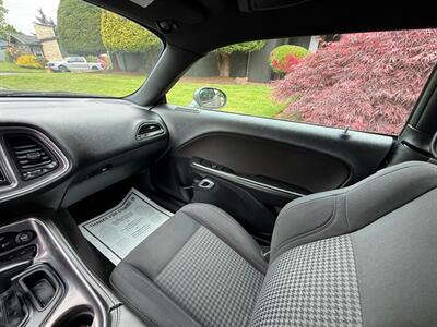 2018 Dodge Challenger SXT   - Photo 11 - Portland, OR 97202