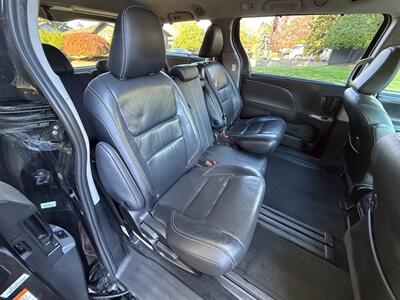 2018 Toyota Sienna SE Premium 8-Passenger   - Photo 11 - Portland, OR 97202