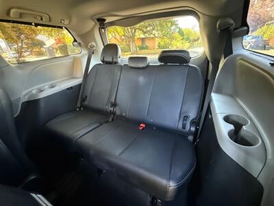 2018 Toyota Sienna SE Premium 8-Passenger   - Photo 16 - Portland, OR 97202