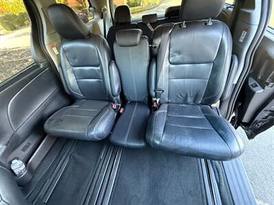 2018 Toyota Sienna SE Premium 8-Passenger   - Photo 17 - Portland, OR 97202