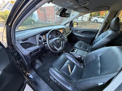 2018 Toyota Sienna SE Premium 8-Passenger   - Photo 7 - Portland, OR 97202