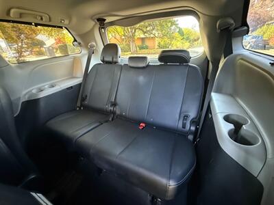 2018 Toyota Sienna SE Premium 8-Passenger   - Photo 14 - Portland, OR 97202