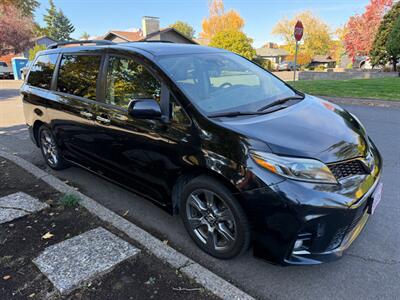 2018 Toyota Sienna SE Premium 8-Passenger   - Photo 6 - Portland, OR 97202