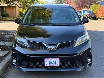 2018 Toyota Sienna SE Premium 8-Passenger   - Photo 4 - Portland, OR 97202