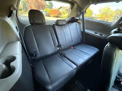 2018 Toyota Sienna SE Premium 8-Passenger   - Photo 14 - Portland, OR 97202