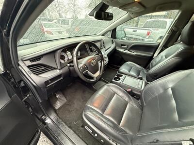 2018 Toyota Sienna SE Premium 8-Passenger   - Photo 7 - Portland, OR 97202