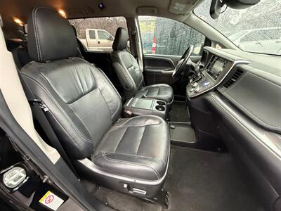 2018 Toyota Sienna SE Premium 8-Passenger   - Photo 12 - Portland, OR 97202
