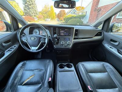 2018 Toyota Sienna SE Premium 8-Passenger   - Photo 16 - Portland, OR 97202