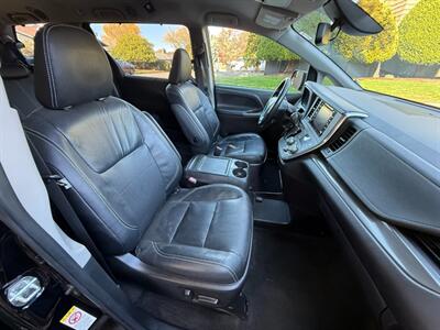 2018 Toyota Sienna SE Premium 8-Passenger   - Photo 10 - Portland, OR 97202