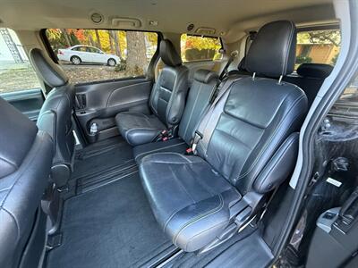 2018 Toyota Sienna SE Premium 8-Passenger   - Photo 13 - Portland, OR 97202