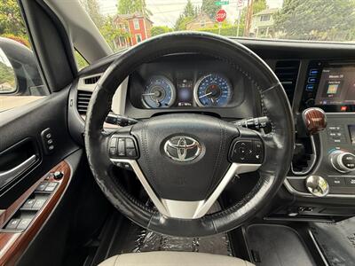 2015 Toyota Sienna Limited Premium 7-Passenger   - Photo 23 - Portland, OR 97202