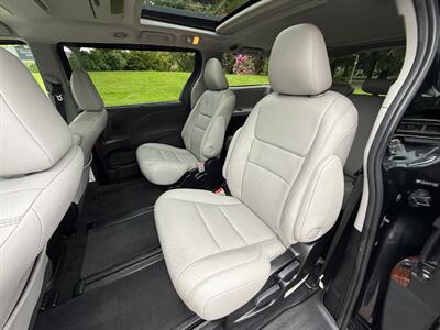 2015 Toyota Sienna Limited Premium 7-Passenger   - Photo 17 - Portland, OR 97202