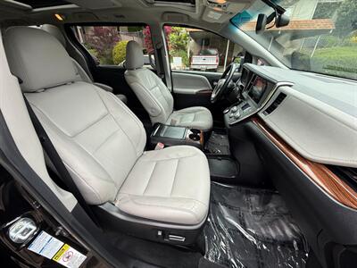 2015 Toyota Sienna Limited Premium 7-Passenger   - Photo 11 - Portland, OR 97202