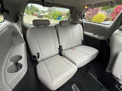 2015 Toyota Sienna Limited Premium 7-Passenger   - Photo 15 - Portland, OR 97202