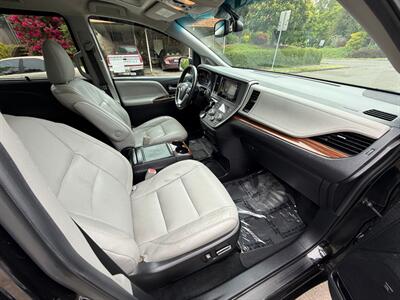 2015 Toyota Sienna Limited Premium 7-Passenger   - Photo 10 - Portland, OR 97202