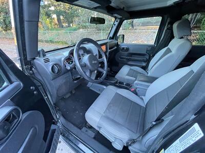 2010 Jeep Wrangler Unlimited Rubicon   - Photo 8 - Portland, OR 97202