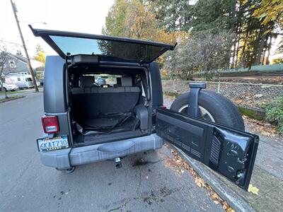 2010 Jeep Wrangler Unlimited Rubicon   - Photo 7 - Portland, OR 97202