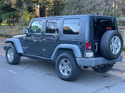 2010 Jeep Wrangler Unlimited Rubicon   - Photo 3 - Portland, OR 97202