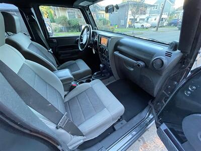 2010 Jeep Wrangler Unlimited Rubicon   - Photo 10 - Portland, OR 97202