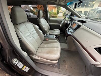 2011 Toyota Sienna XLE 7-Passenger   - Photo 11 - Portland, OR 97202