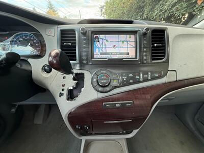 2011 Toyota Sienna XLE 7-Passenger   - Photo 17 - Portland, OR 97202
