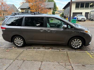 2011 Toyota Sienna XLE 7-Passenger   - Photo 6 - Portland, OR 97202