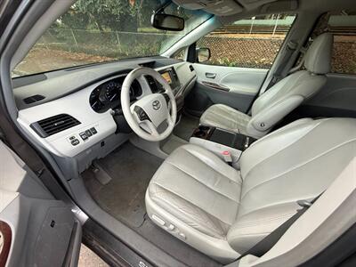 2011 Toyota Sienna XLE 7-Passenger   - Photo 8 - Portland, OR 97202