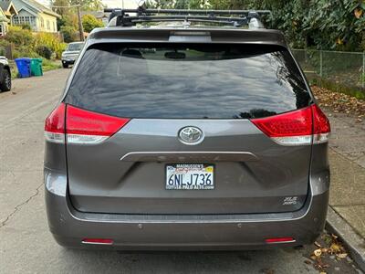 2011 Toyota Sienna XLE 7-Passenger   - Photo 5 - Portland, OR 97202