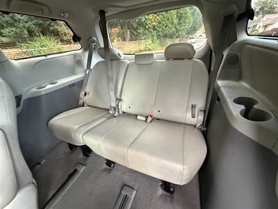 2011 Toyota Sienna XLE 7-Passenger   - Photo 14 - Portland, OR 97202