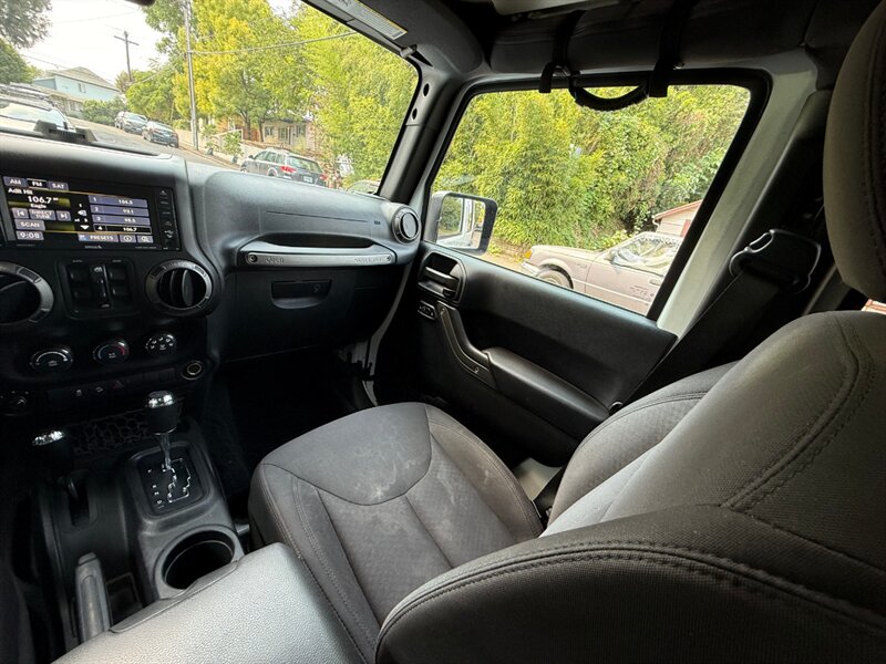 2016 Jeep Wrangler Unlimited Sport S - Photo 18 - Portland, OR 97202