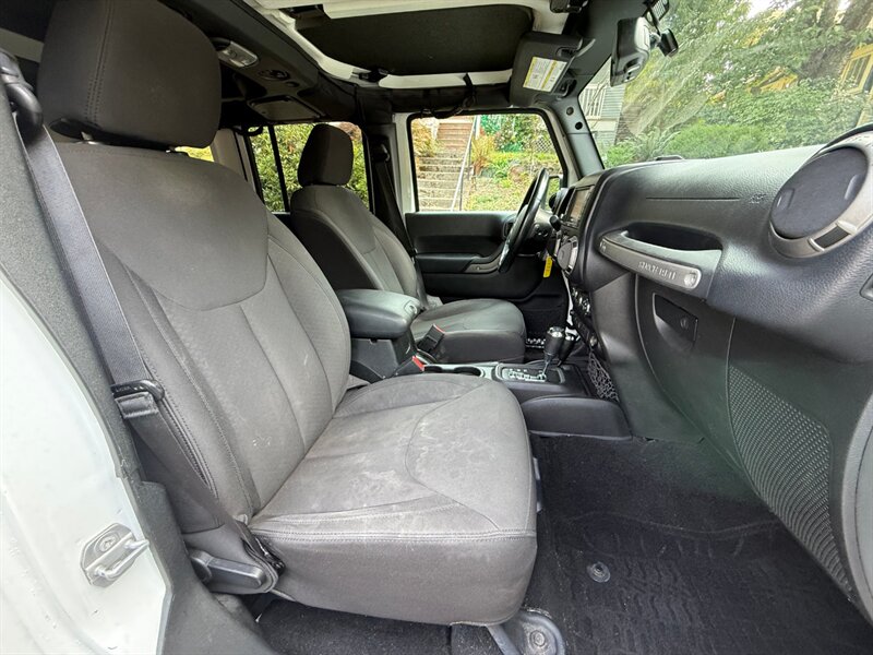 2016 Jeep Wrangler Unlimited Sport S - Photo 13 - Portland, OR 97202
