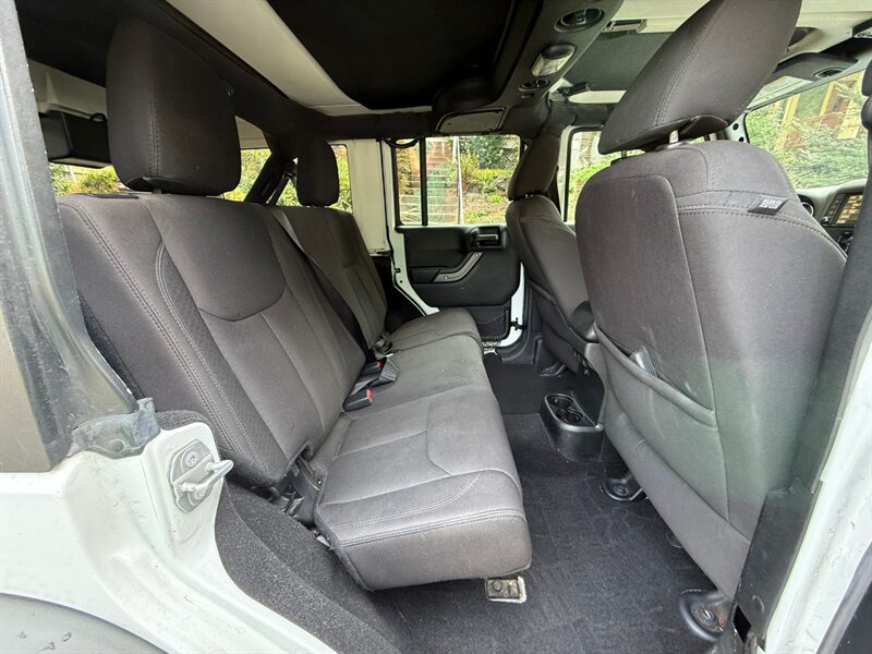 2016 Jeep Wrangler Unlimited Sport S - Photo 14 - Portland, OR 97202