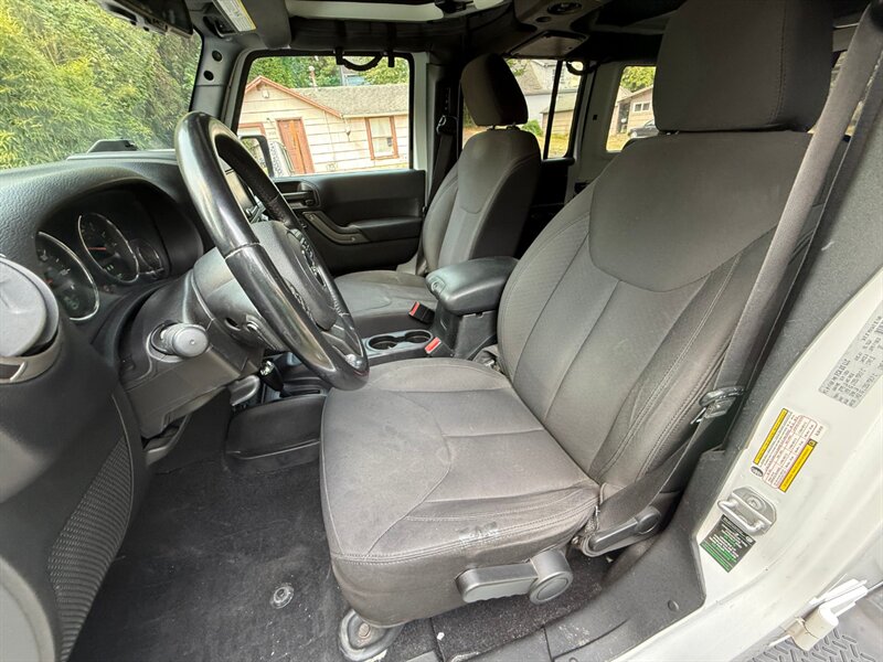2016 Jeep Wrangler Unlimited Sport S - Photo 11 - Portland, OR 97202