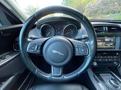 2017 Jaguar XE 25t Premium   - Photo 20 - Portland, OR 97202