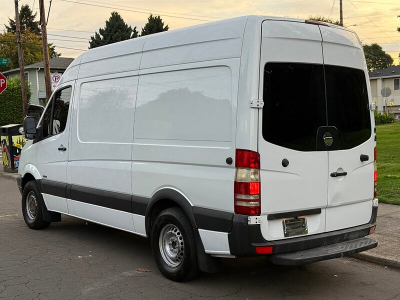 2010 Freightliner Sprinter 2500 - Photo 3 - Portland, OR 97202