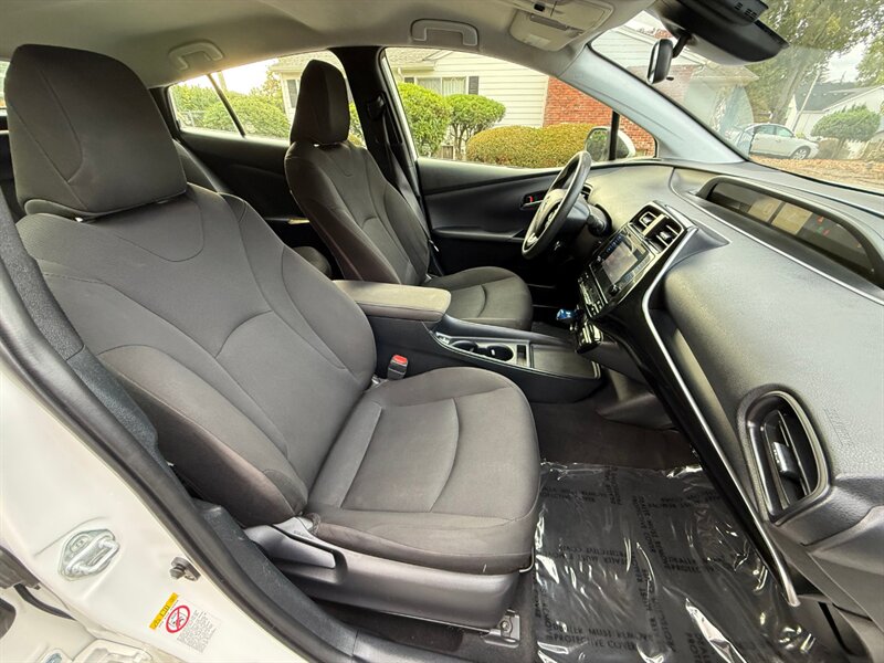 2019 Toyota Prius L Eco - Photo 10 - Portland, OR 97202