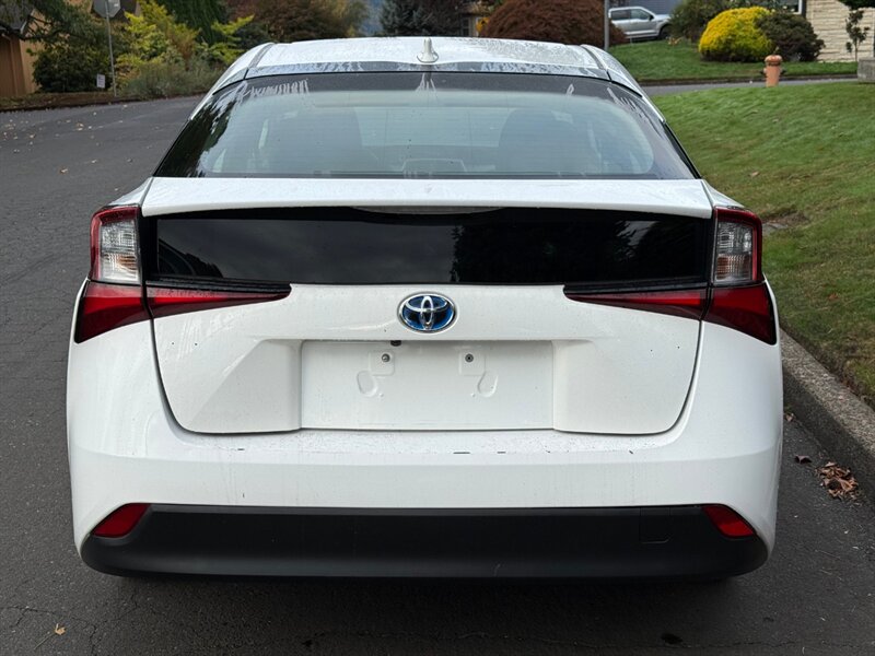 2019 Toyota Prius L Eco - Photo 5 - Portland, OR 97202
