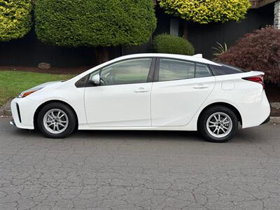 2019 Toyota Prius L Eco - Photo 2 - Portland, OR 97202