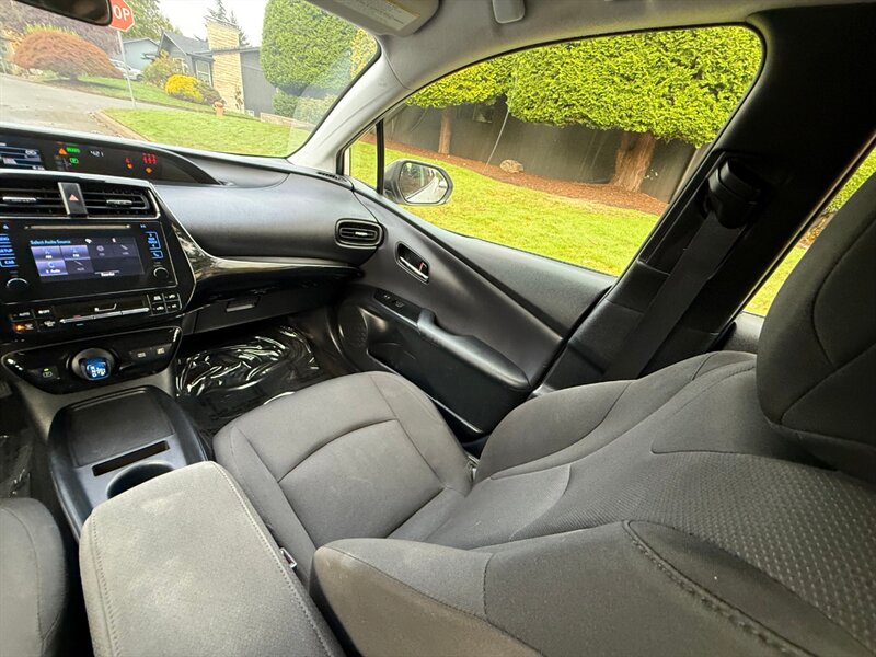 2019 Toyota Prius L Eco - Photo 15 - Portland, OR 97202